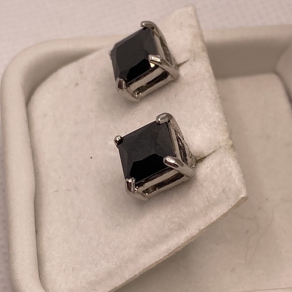 Vintage 18k White Gold Plated Onyx Square Earrings - Picture 3 of 7